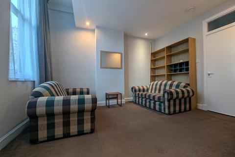 1 bedroom flat to rent, Bruntsfield Avenue, Bruntsfield, Edinburgh, EH10
