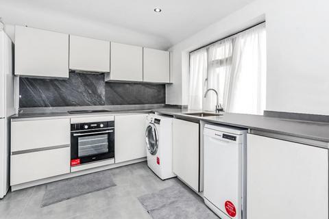 2 bedroom flat to rent, Charlton Road, Harrow, HA3