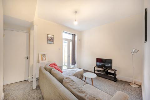 2 bedroom flat to rent, Howbury Road, London, SE15