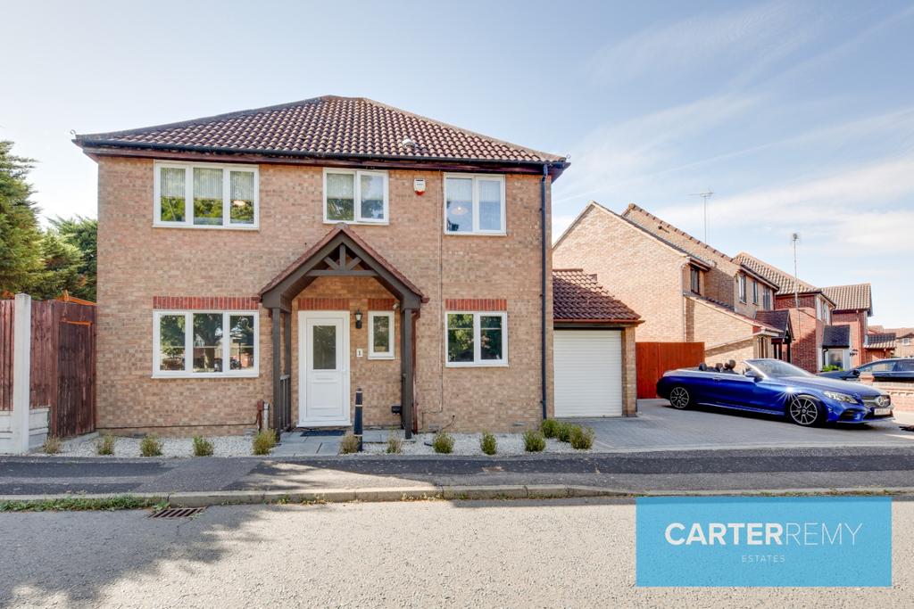 Uxbridge Close, Wickford, SS11 4 bed detached house £450,000