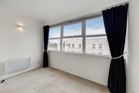 2 bedroom flat to rent, Station Road, London, SE25