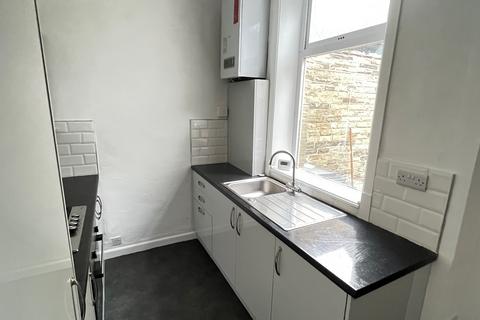 2 bedroom terraced house to rent, Broad Oak Street, Halifax HX3