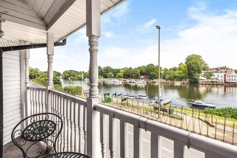 3 bedroom flat for sale, Bridge Road, East Molesey, KT8