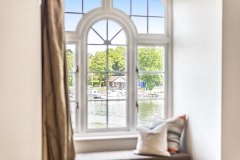 3 bedroom flat for sale, Bridge Road, East Molesey, KT8