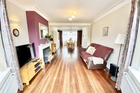 4 Woodland Close, London, NW9 8XP