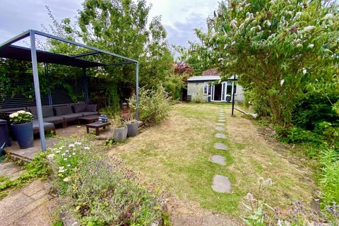 4 Woodland Close, London, NW9 8XP