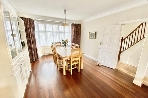 4 Woodland Close, London, NW9 8XP
