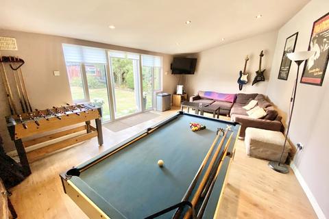 4 Woodland Close, London, NW9 8XP