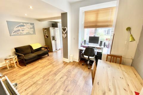 4 Woodland Close, London, NW9 8XP