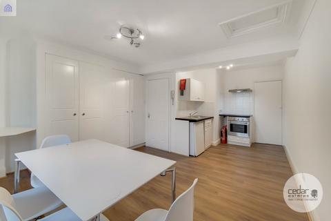 Studio to rent, Woodfield Road, Maida Vale W9