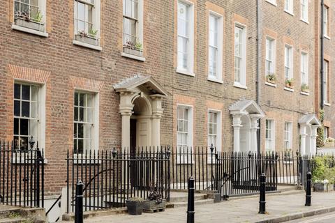 Flat 2, 14 Clapton Terrace, London, E5 9BW