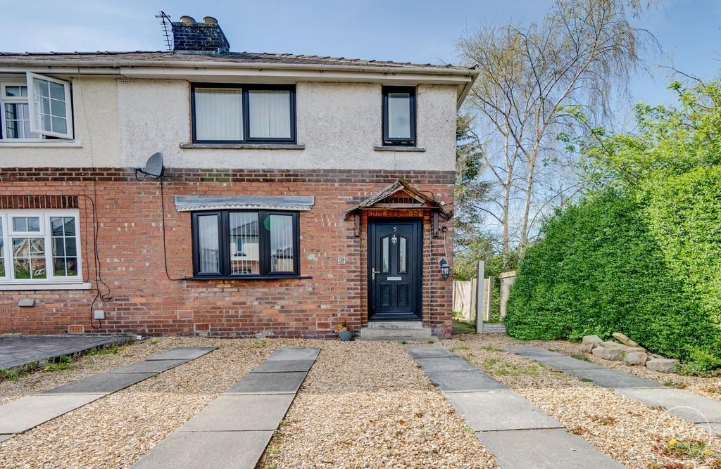 Clucas Gardens, Ormskirk, Lancashire, L39 1QA 2 bed semidetached house