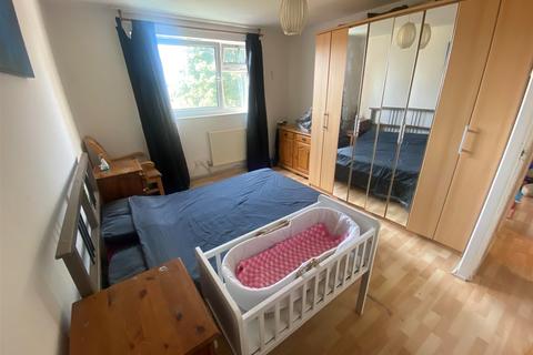 31 Thornton Close, Horley, RH6 8RJ