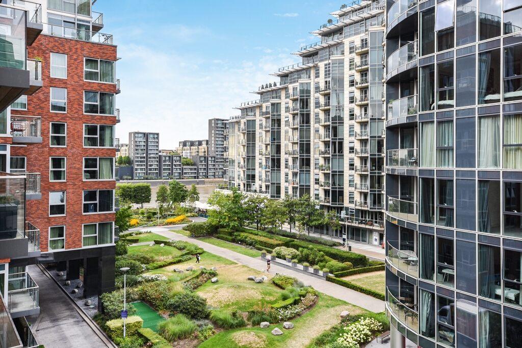 Battersea Reach, SW18 2 bed apartment for sale £700,000