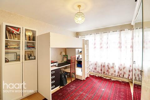 2 bedroom apartment for sale - Chelston Court, Wanstead, London, E11