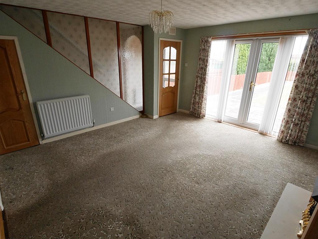 29 Barnett Road, Heathhall, Dumfries, DG1 3 RU - Br