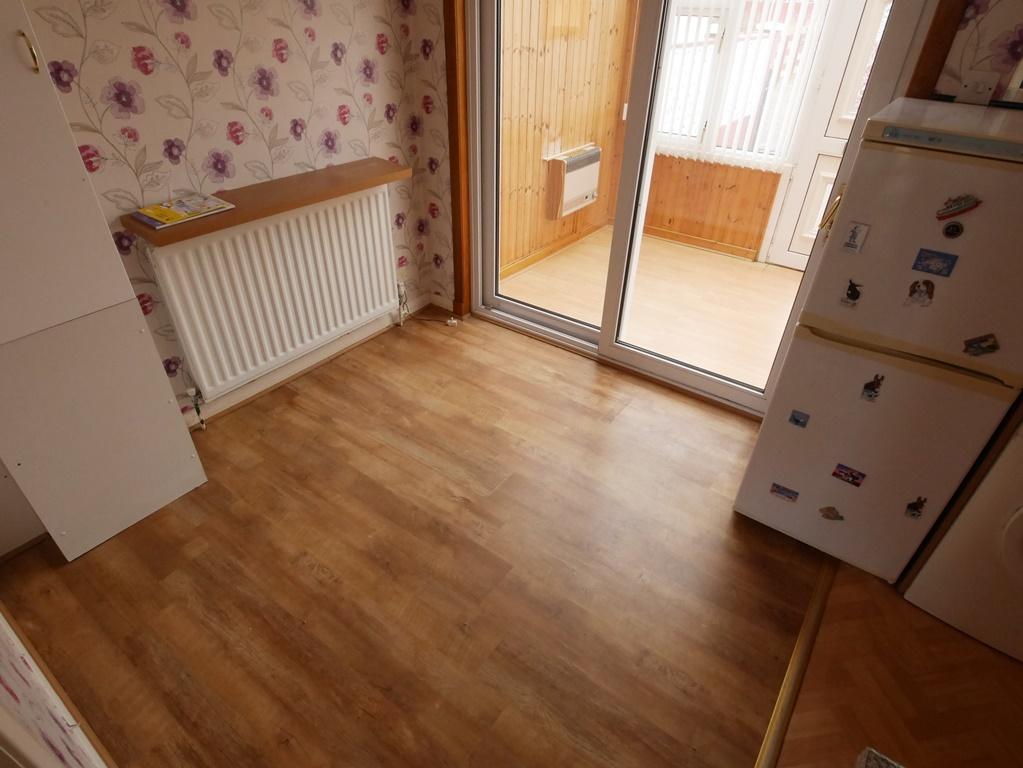 29 Barnett Road, Heathhall, Dumfries, DG1 3 RU - Br