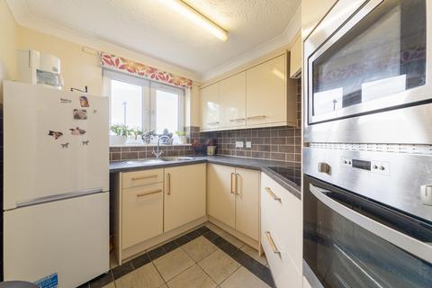 2 bedroom retirement property for sale, Farnham Close, London N20