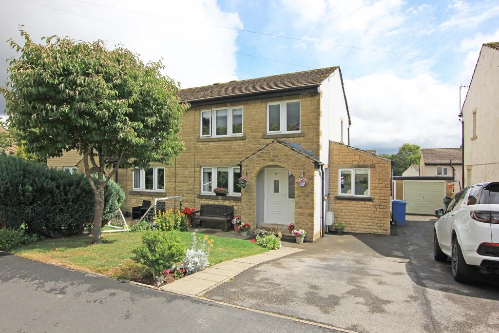 19 Dales Avenue, Embsay, 4 bed semidetached house for sale £349,000