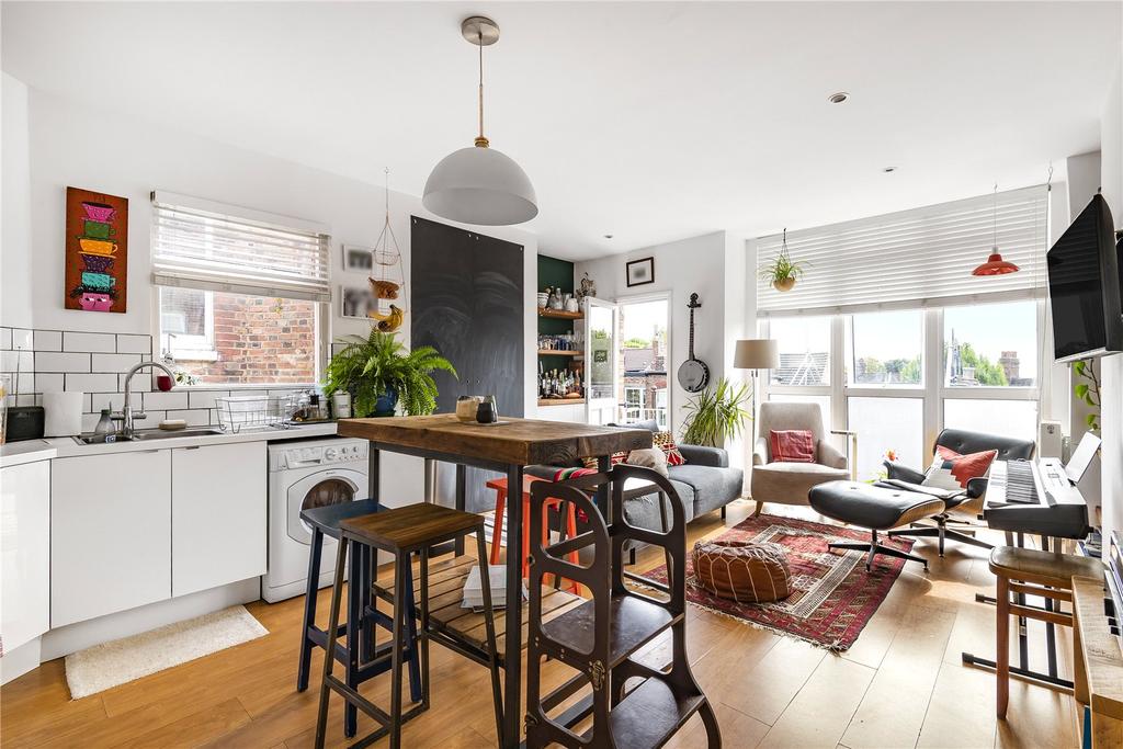 Alexandra Gardens, London, Muswell Hill, N10 2 bed £600,000