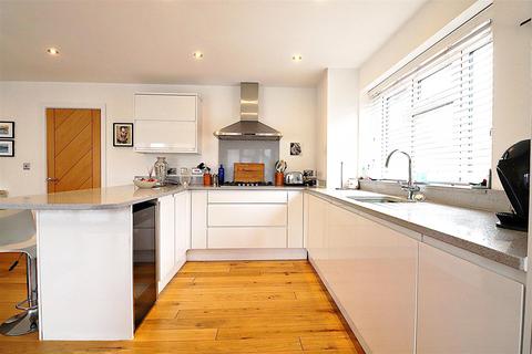 39 Bowford Avenue, Bexleyheath, DA7 4ST