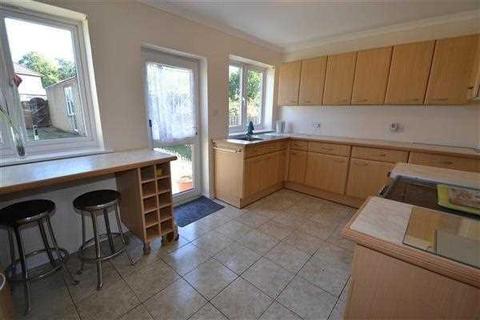 66 West Road, Feltham, TW14 8JE