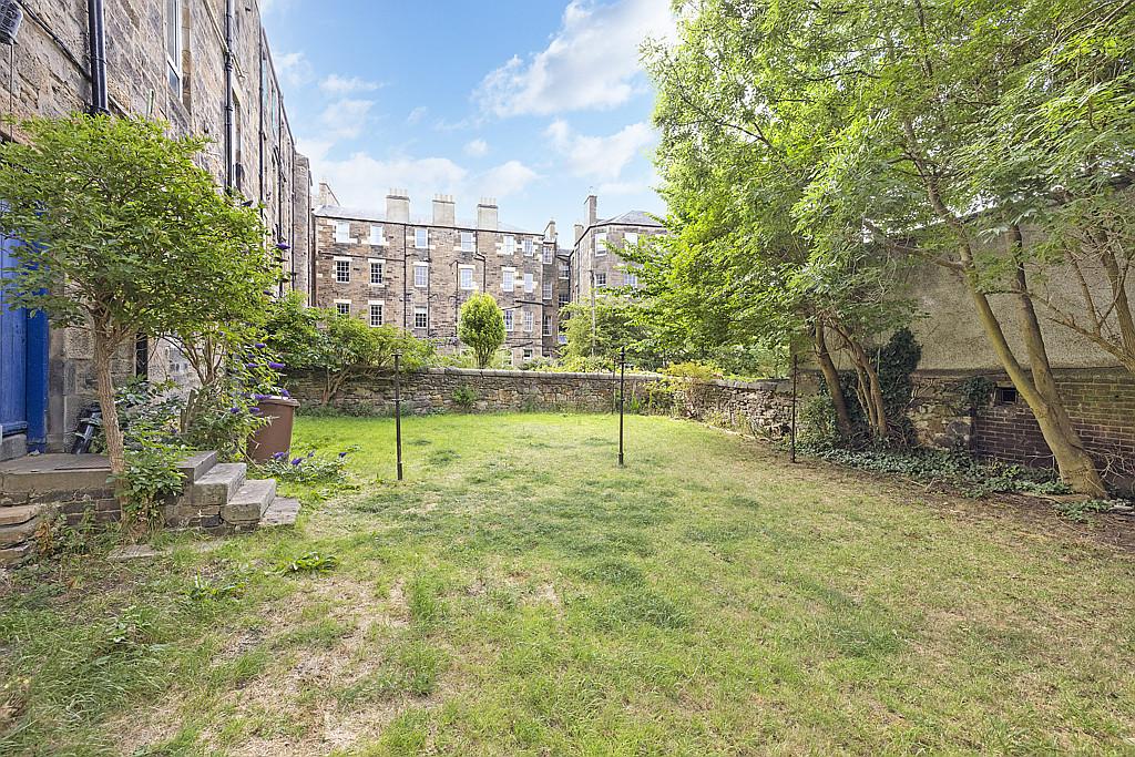 Shared Rear Garden