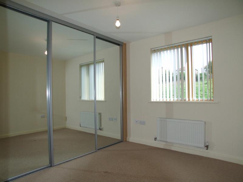 Bentley Place, Wrexham, LL13 2 bed flat £625 pcm (£144 pw)