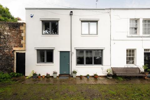 2 bedroom terraced house to rent, Caledonia Mews, Princess Victoria Street, BS8