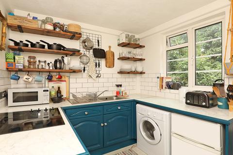 3 Manor Vale, Brentford, TW8 9JP