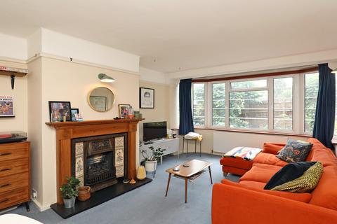 3 Manor Vale, Brentford, TW8 9JP