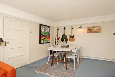 3 Manor Vale, Brentford, TW8 9JP