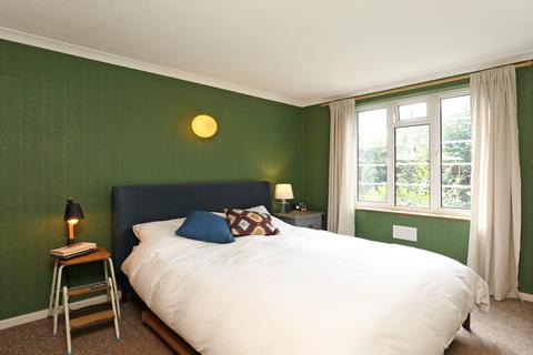 3 Manor Vale, Brentford, TW8 9JP
