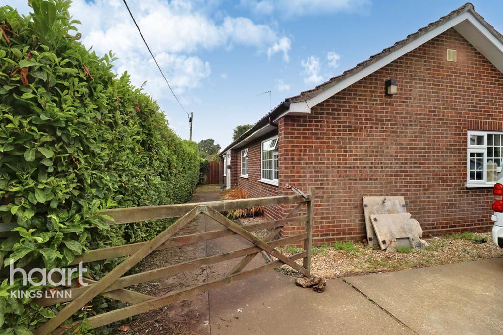 Prophets Alley, Wiggenhall St Mary Magdalen 5 bed bungalow for sale £