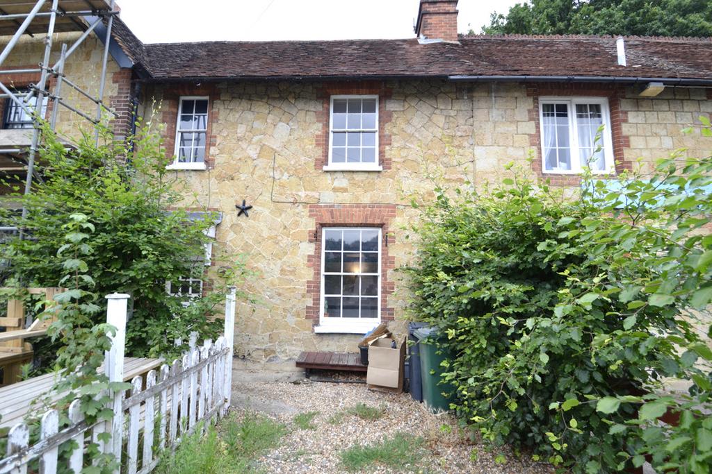 Hatchlands Road, Redhill RH1 3 bed terraced house £1,500 pcm (£346 pw)