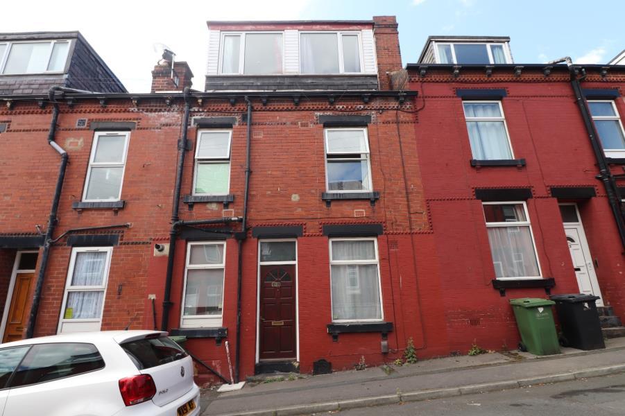 MOORFIELD GROVE, ARMLEY, LEEDS, LS12 3RY 3 bed terraced house £725