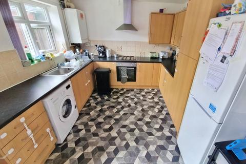 3 bedroom end of terrace house to rent, Portland Road, Birmingham B17