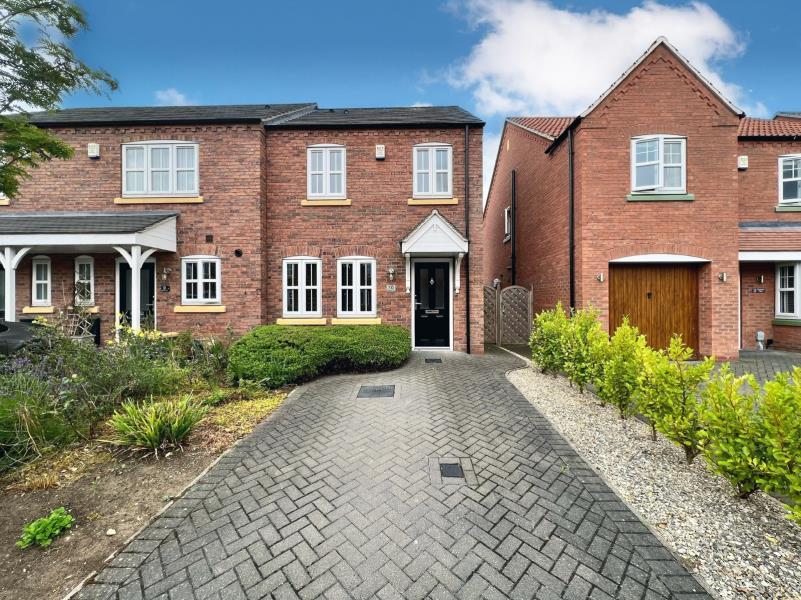 Bowland Way, Kingswood, HU7 3FY 3 bed end of terrace house £795 pcm