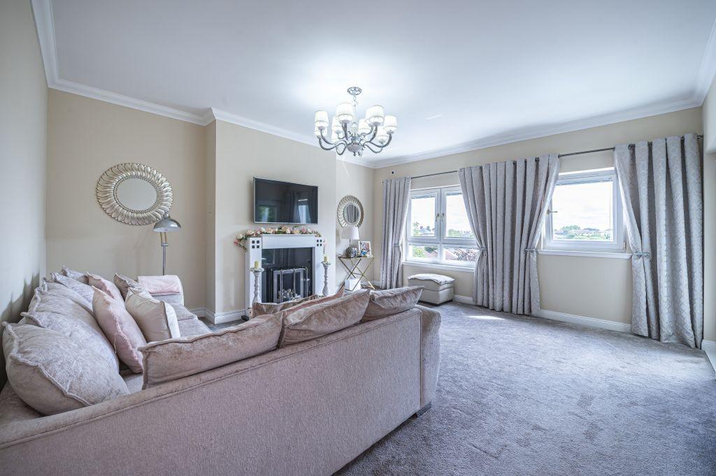 Flat 6, 1 Lower Bourtree Drive, Burnside, Glasgow, G73 4RG 3 bed flat