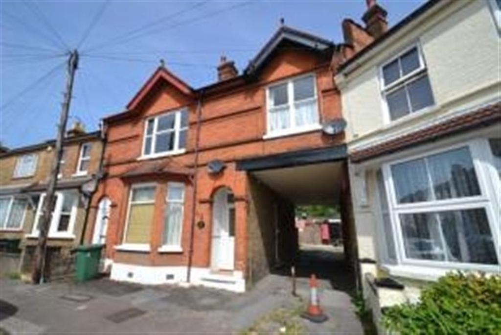 Lyndale Road, Redhill, Surrey 1 bed flat £775 pcm (£179 pw)