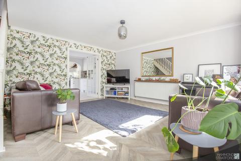 39 Central Crescent, Hethersett, Norwich, NR9 3EP