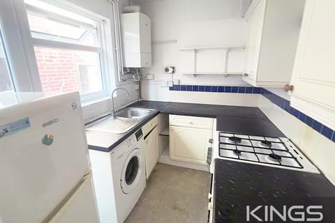 4 bedroom terraced house to rent, Honeysuckle Road, Southampton