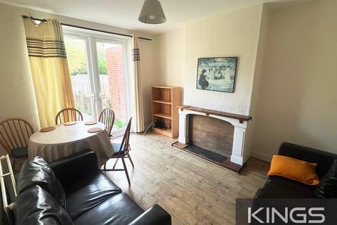 4 bedroom terraced house to rent, Honeysuckle Road, Southampton