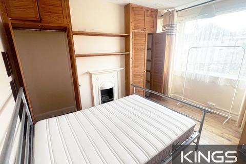 4 bedroom terraced house to rent, Honeysuckle Road, Southampton