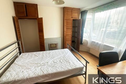 4 bedroom terraced house to rent, Honeysuckle Road, Southampton