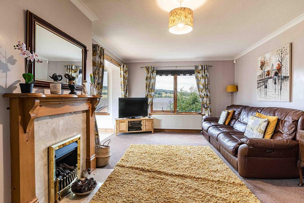 54 Dounehill, Jedburgh TD8 6LJ 4 bed detached house £290,000