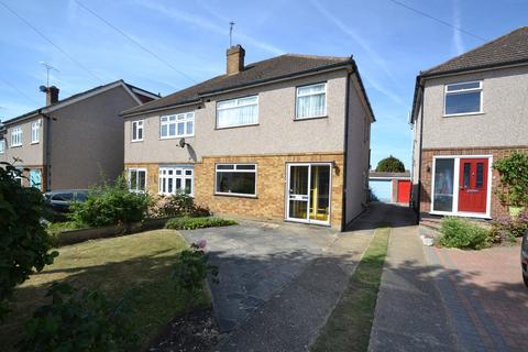 11 Chipperfield Close, Upminster, RM14 3EA