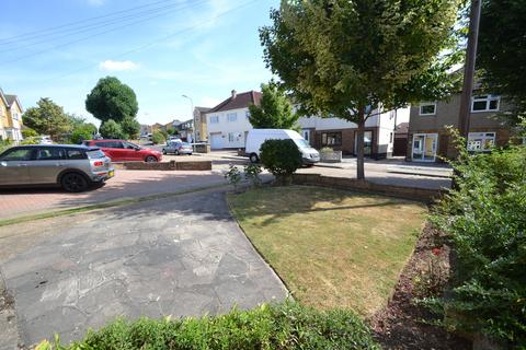 11 Chipperfield Close, Upminster, RM14 3EA