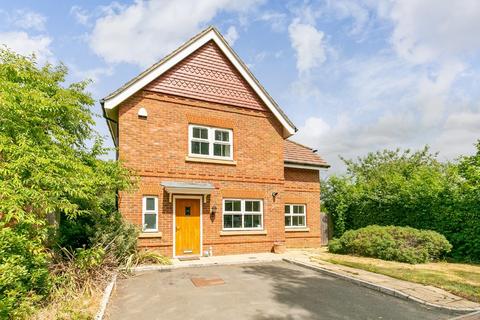 3 bedroom detached house to rent, Oakford Mews, Shalford