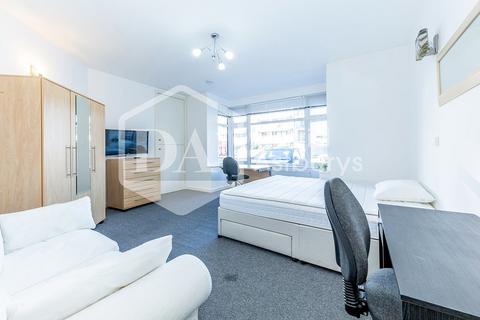 3 bedroom apartment to rent, Caledonian Road, Islington King's Cross Holloway, London